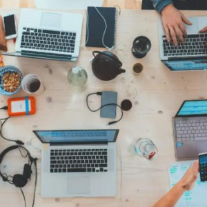 00后女孩的跨境电商梦：她如何用个性化商品征服国际市场？