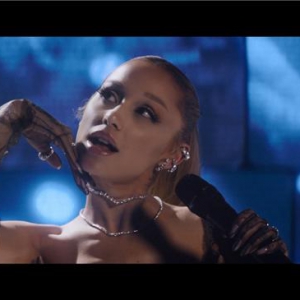 全球品牌代言人Ariana Grande佩戴施华洛世奇 璀璨亮相音乐短片新作《Brighter Days Ahead》