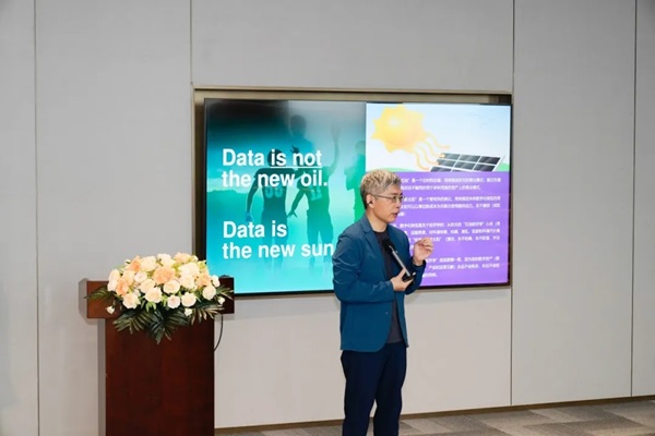 2.webp.jpg 2.webp.jpg