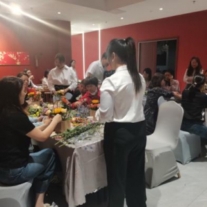 中国人寿闽侯县支公司举办插花客户服务活动提升客户体验