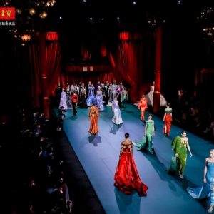 加多宝闪耀巴黎服饰秀 中国文化名片走向世界舞台