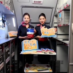 东航开展世界读书日主题航班活动推进书香社会建设