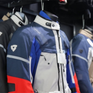 荷兰REVIT!迎30周年推出沙漠5代拉力服，启动中国摩旅年计划