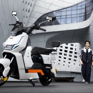 两轮电动车郊游出行新选择，都市户外骑行体验全面升级