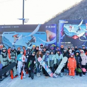 滑雪市场强势复苏单板运动引领万亿冰雪产业增长