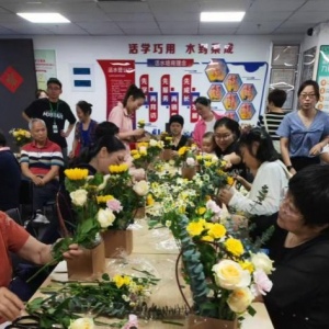 中国人寿晋安支公司举办母亲节插花活动传递温情