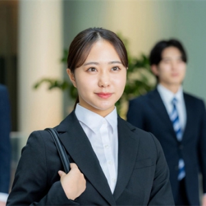 职场新人必备护肤指南：通勤防护到办公室保养全攻略