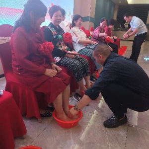 母亲节温情浴足活动：以爱之名致敬母亲，传递保险温暖