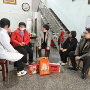 中国人寿寿险闽清支公司与闽清县妇联联合慰问“两癌”患病女性