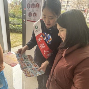 插花互动传递三八温情 共筑3·15维权意识