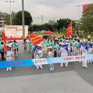 健康与金融宣传同行 百人参与罗源健行活动